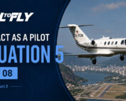 Citation jet em voo sobre Jacarepaguá com nose baggage compartment aberto no exercício Interact as a Pilot – Situation 5