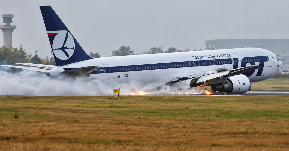 LOT Boeing 767 performing a belly landing – SDEA Part 4