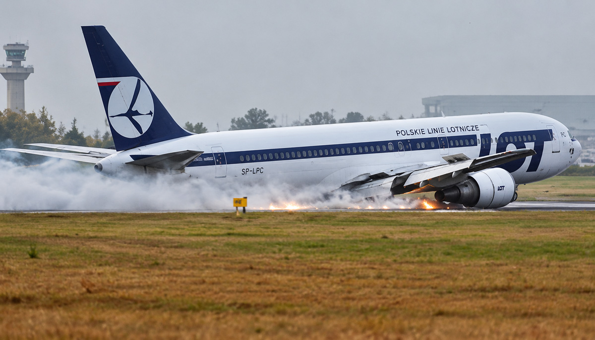 LOT Boeing 767 performing a belly landing with sparks and smoke on the runway – SDEA Part 4 picture description.